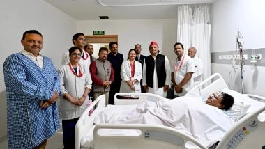 Akhilesh Yadav Visits BJP MLA Anupama Jaiswal Who Was Injured While Burning Samajwadi Party Chief’s Effigy in Bahraich (See Pics)
