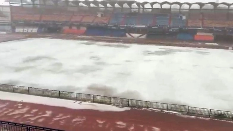 Bengaluru Rains: Heavy Rain and Hailstorm Lashes City As Karnataka&rsquo;s Capital Records 78 mm of Rainfall (Watch Videos)