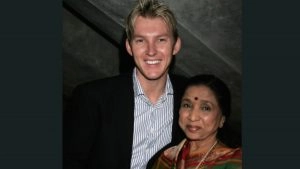 Brett Lee Pays Tribute to Asha Bhosle, Recalls 'Haan Main Tumhara Hoon' Song with Late Singer