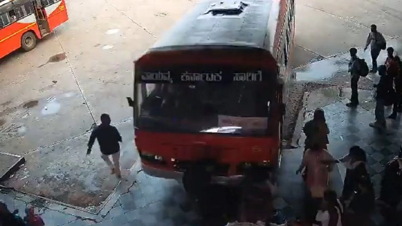 Haveri Accident Video: 2-Year-Old Boy Killed, Several Injured After KSRTC Bus Rams Into Crowd at Central Bus Stand in Karnataka; Disturbing Video Surface