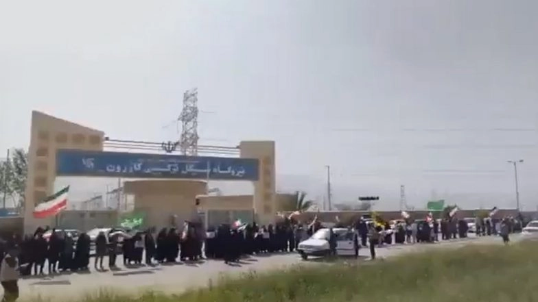 Iran’s Human Shields: Civilians Form Human Chains at Bridges and Power Plants After Donald Trump’s ‘Whole Civilization’ Warning (Watch Videos)