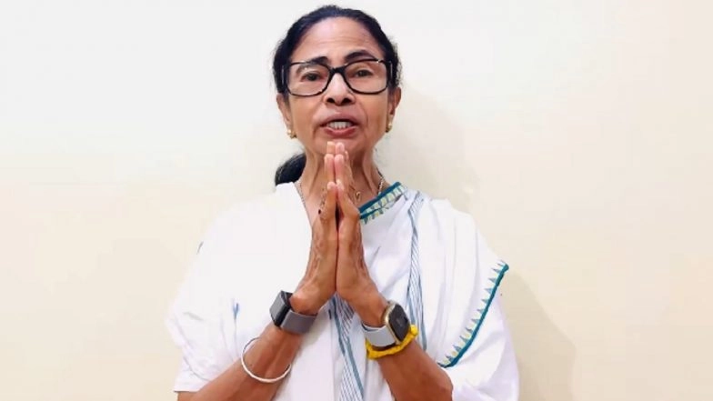 &lsquo;Do Not Leave Counting Cabins&rsquo;: Mamata Banerjee Warns TMC Workers of EVM Tampering Risks After Defying Exit Poll Predictions in West Bengal (Watch Video)