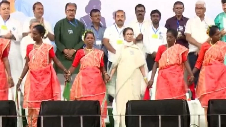 Mamata Banerjee Performs Traditional Dance in Sreerampore Ahead of West Bengal Assembly Election 2026 (Watch Video)