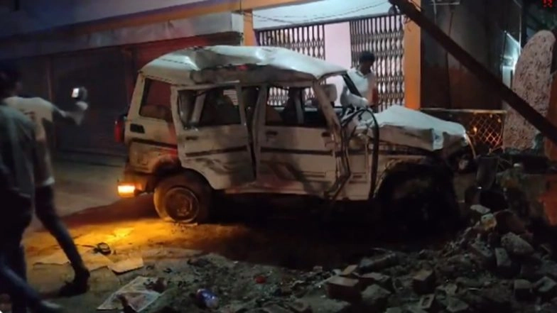 Betul Accident: 2 Killed and 4 Injured After Speeding Bolero Rams Into Marriage Lawn in Madhya Pradesh (Watch Video)