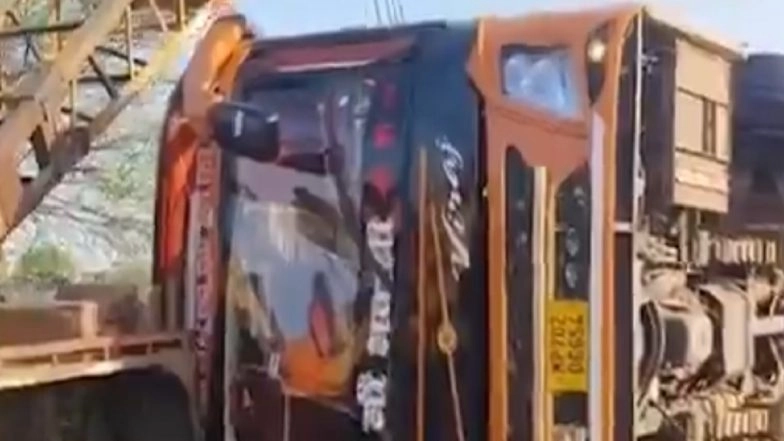 Madhya Pradesh Bus Accident: 3 Killed, 30 Injured as Wedding Party Bus Overturns Near Rajgarh (Watch Video)