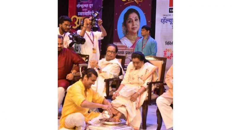 Viral Video: Sonu Nigam Recalls Massaging Asha Bhosle’s Painful Heel Spur During 1996 US Tour