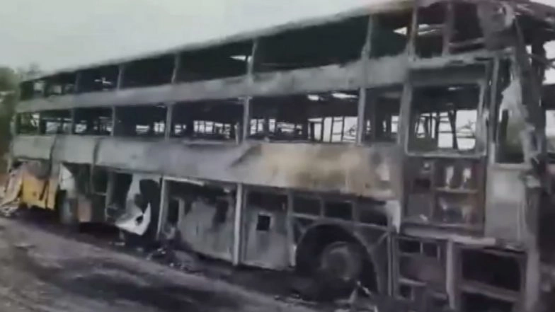  Yadgiri Accident: 7 Dead, 2 Children Injured as Car Collides with Bus