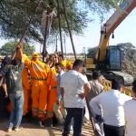 Ujjain: 3-Year-Old Bhagirath Dewasi Dies After Falling into Borehole in Jhalariya Village, 22-Hour Rescue Ends in Tragedy (Watch Video)