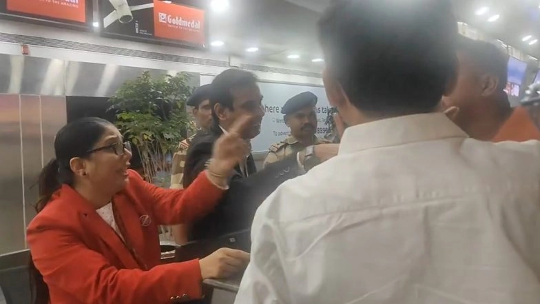 Mumbai Airport Chaos: SpiceJet Flights Cancelled After Delays, Passengers Protest at Terminal 1 (Watch Videos)