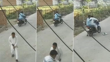 Mirzapur Shocker: 2 Men Kill Lawyer in Broad Daylight in UP, Panic As Bike Stalls While Escaping; Video Goes Viral