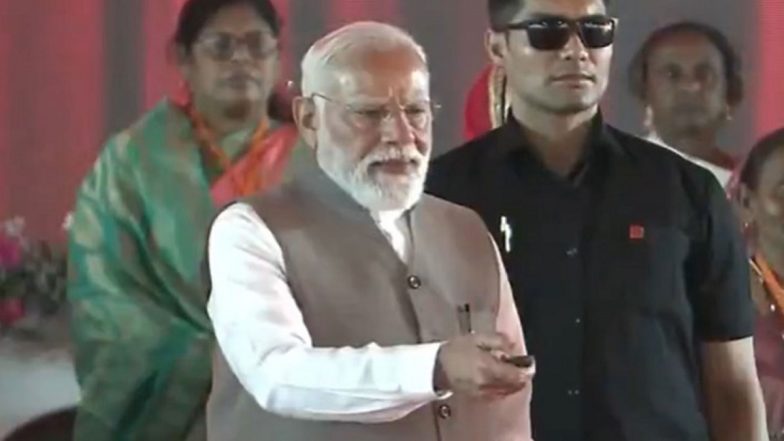 PM Modi Unveils Projects Worth INR 6,350 Crore at Mahila Sammelan in Varanasi