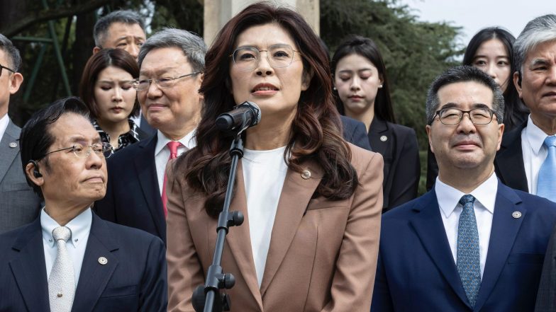 Taiwan Opposition Leader Heads to China