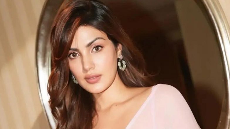Rhea Chakraborty Leaves Fans Concerned As She Announces Break From Social Media, Says ‘Missing Myself a Little’ (View Post)