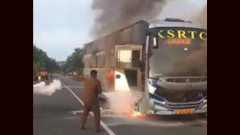 Karnataka Bus Fire: 17 Passengers Escape Unhurt as KSRTC &lsquo;Pallakki&rsquo; Bus Burns to Ashes in Haveri (Watch Video)