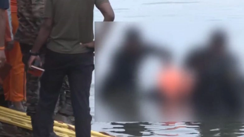 &lsquo;Clinging to Each Other&rsquo;: Diver Recalls Heartbreaking Moment Mother, Child Found Hugging in Jabalpur Cruise Accident (Watch Videos)