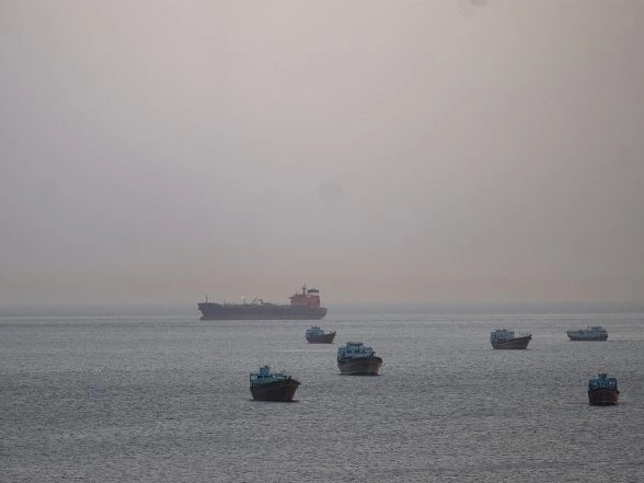 World News | UKMTO Reports Ship Being Hit in UAE as Trump Vows to 'free Up' Ships from Strait of Hormuz