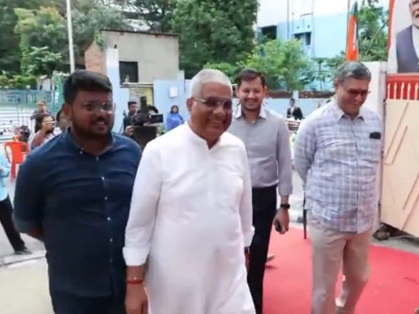 India News | Union Minister Bhupendra Yadav Reaches BJP's Office in Kolkata Amid Close-fight with TMC in West Bengal