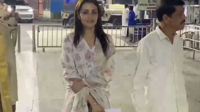 Entertainment News | Trisha Krishnan Seeks Blessings at Tirumala Venkateswara Temple During Early Morning Darshan