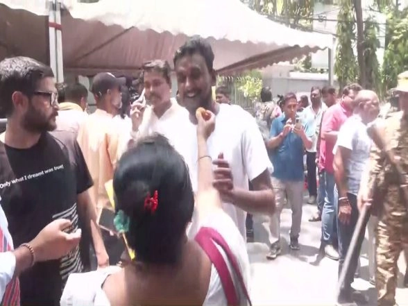 India News | WB Assembly Polls: Jubilation Outside Bhabanipur Counting Centre as BJP Crosses Majority Mark