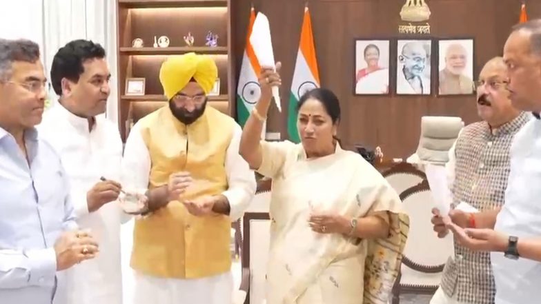 India News | Rasgulla, Jhalmuri at Delhi Secretariat as CM Rekha Gupta, Cabinet Celebrate BJP-NDA Poll Performance