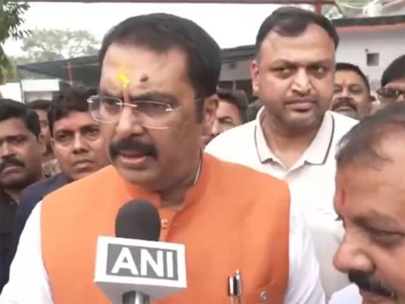 India News | Bihar: BJP Celebrates as Party Crosses Majority Mark in West Bengal Assembly Elections