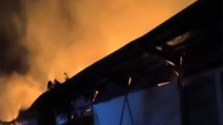 India News | MP: Massive Fire Breaks out at Warehouses in Jabalpur
