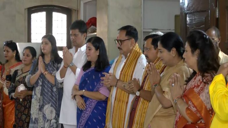 India News | Delhi: Nitin Nabin, CM Rekha Gupta and BJP Leaders Offer Prayers at Kali Bari Mandir After Party's Historic Bengal Win