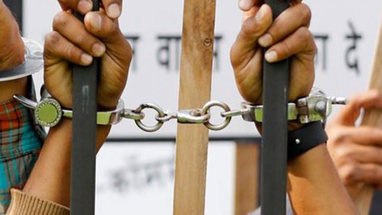 India News | Delhi: Six Members of Notorious 'Kachha Baniyan' Gang Arrested After Encounter with AATS South Team