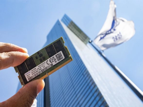 Business News | Parents Pile into Samsung Electronics for Kids' Stock Gifts