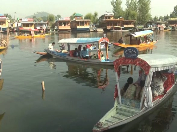 India News | Tourists Flock to Kashmir: Dal Lake's Serenity and Cool Climate Draw Visitors in Large Numbers