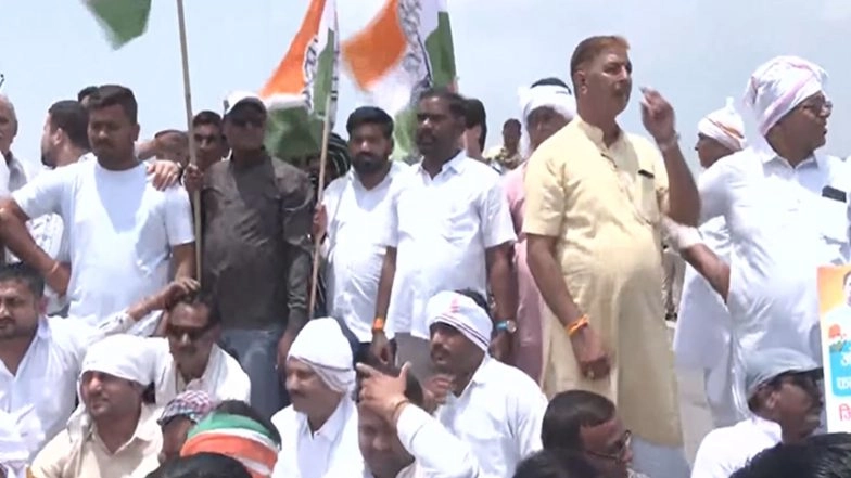 India News | MP Congress Holds 'Chakka Jam Andolan' over Farmers' Issues in Several Parts of State