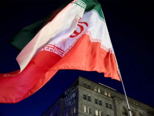 World News | Iran Says US Violated Ceasefire by Targeting Its Oil Tanker in Gulf of Oman, Vows 'crushing Response'