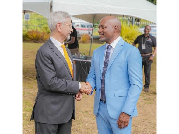 Sports News | EAM Jaishankar Meets Veteran Cricketer Brian Lara on His Official Tour of Trinidad and Tobago