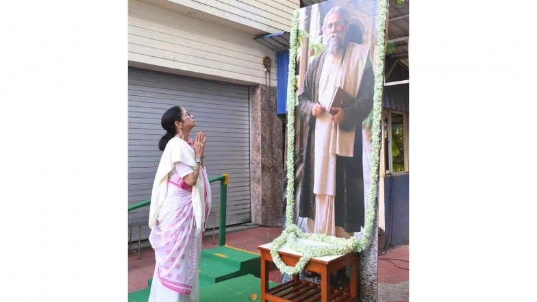 India News | Former WB CM Mamata Banerjee Holds Rabindra Jayanti at Her Residence, Alleges Celebration Restrictions