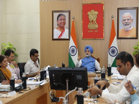 India News | Delhi LG Reviews DDA Plan to Rejuvenate 77 Water Bodies Across Capital, Sets Strict Timelines for Phased Restoration
