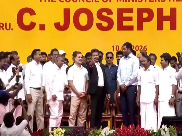 India News | Vijay's Selfie Moment with Rahul Gandhi After Taking Oath as CM of Tamil Nadu