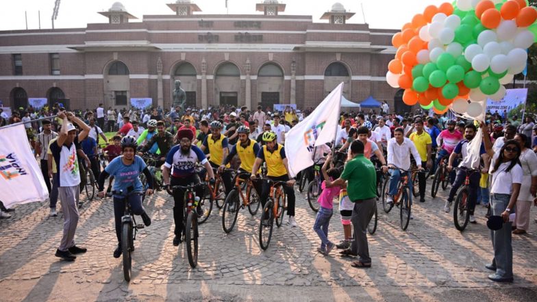 Sports News | Armed Forces Lead from Front at 73rd Edition of Fit India Sundays on Cycle in New Delhi