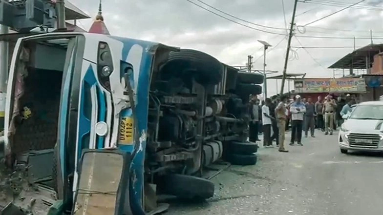 India News | Bus Carrying 25 Passengers Overturns on Rishikesh-Badrinath Highway in Uttarakhand, One Injured