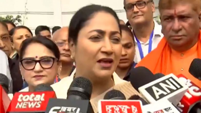 India News | Delhi CM Rekha Gupta Flags off Ambulances for Homeless, Sick People Under Joint Initiative with 'Apna Ghar Ashram'