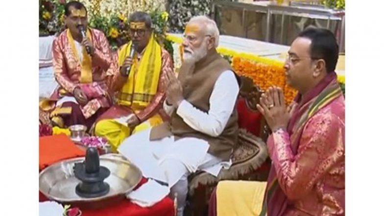 India News | PM Modi Offers Prayers at Somnath Temple, Attends Amrut Mahotsav in Gujarat