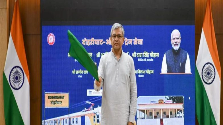India News | Union Railways Minister Ashwini Vaisnaw Virtually Flags off Dohrighat-Aunrihar Passenger Train
