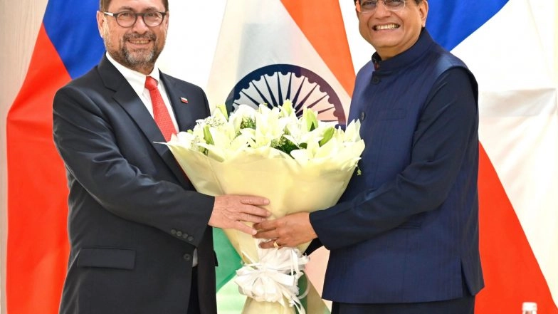 Business News | Piyush Goyal, Chile Foreign Minister Discuss Strategic Trade Partnership, CEPA Progress