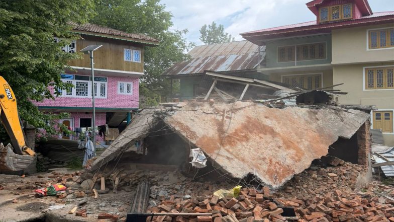 India News | J-K: Kulgam Police Strike at Roots of Crime, Drug Peddlers' Illegal Shops Levelled in Drien Dawlatabad