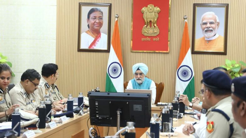 India News | Delhi LG Reviews Traffic Infrastructure, Stresses on Building Modern, Transparent and Seamless Transport System