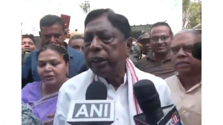 India News | Ex-Jharkhand Minister Alamgir Alam Walks out of Jail After SC Granted Bail in PMLA Case