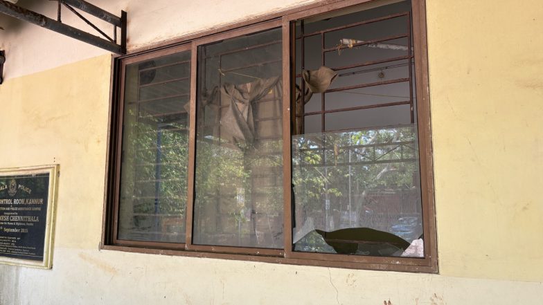 India News | Keralam: Police Aid Post Window Damaged in Stone-pelting Incident in Kannur, Probe Underway