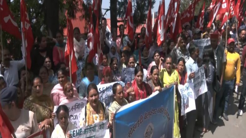India News | Over 900 Shimla Sanitation Workers Go on Strike, Demanding Restoration of a 10 Per Cent Wage Component