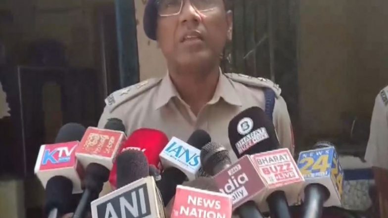 India News | West Bengal: Clash Between Groups Triggers Stone Pelting at Police Outpost in Asansol; Probe Underway