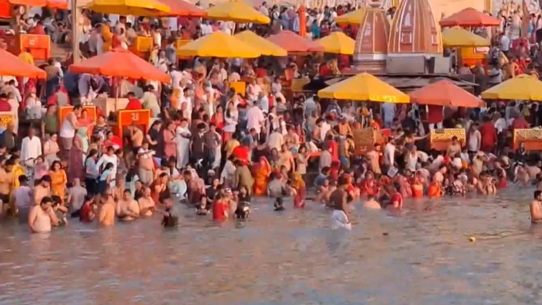 India News | Uttarakhand: Devotees in Haridwar Perform Sacred Ritual Dip in Ganga on Occasion of Shani Amavasya