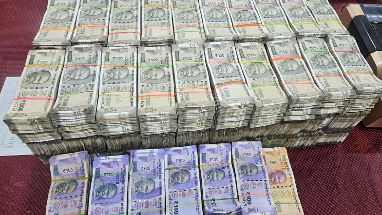 India News | Gujarat Police Seize Unaccounted Cash Worth over Rs 2 Crore from Car in Dahod